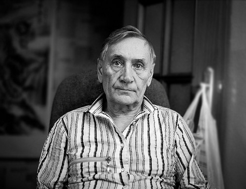 Профессор ядерной физики. 73 года.
