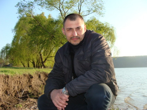У реки