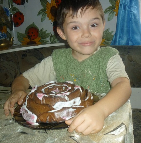 И кого угостит мой братик??