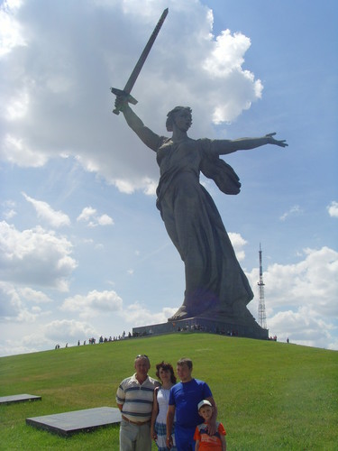 Главный монумент-скульптура"Родина -мать зовёт!"
