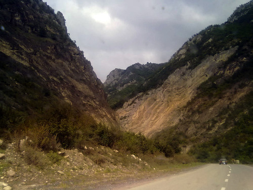 Дорога в горах Чечни