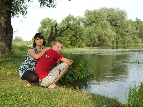 У реки.
