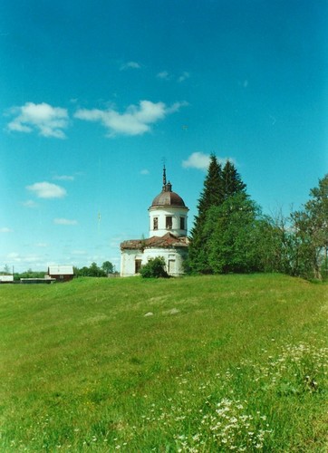 Деревенская церковь.