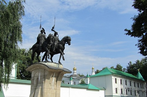 памятник св.Борису и Глебу в г.Дмитрове