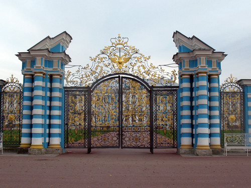 Пушкин. Екатерининский дворец. Северные ворота парадной площади. XVIII век.